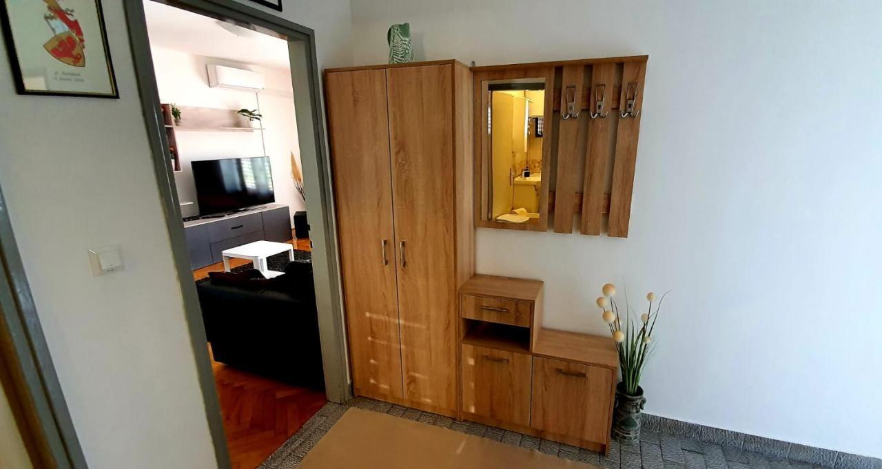 Apartment Mlija Omis Bagian luar foto