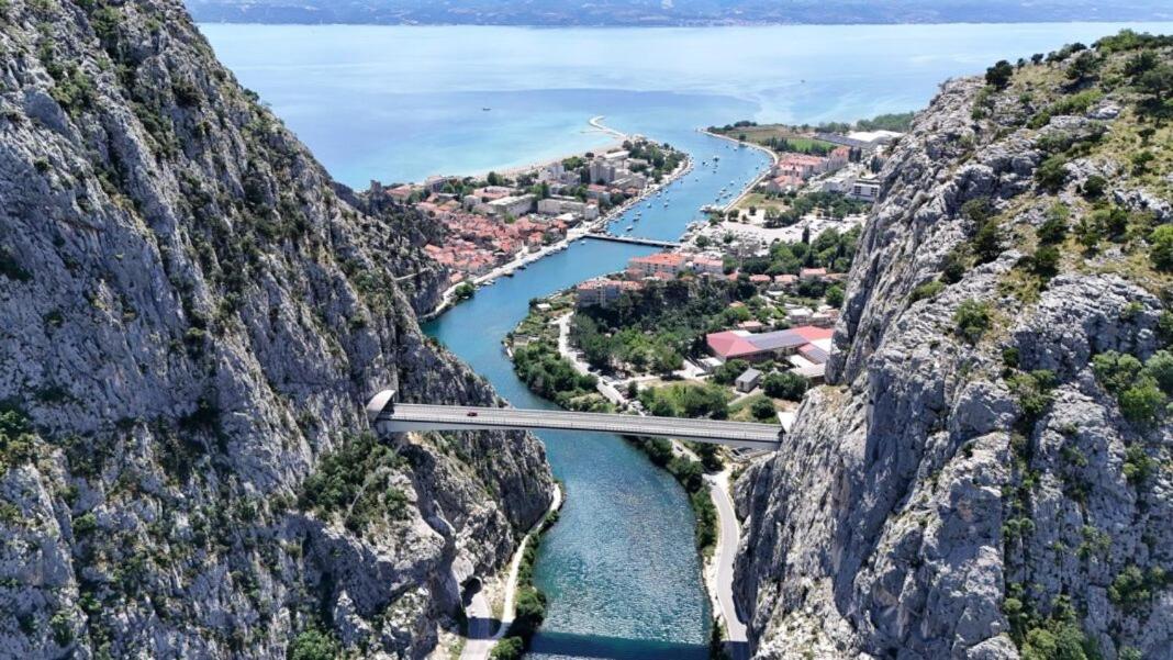 Apartment Mlija Omis Bagian luar foto
