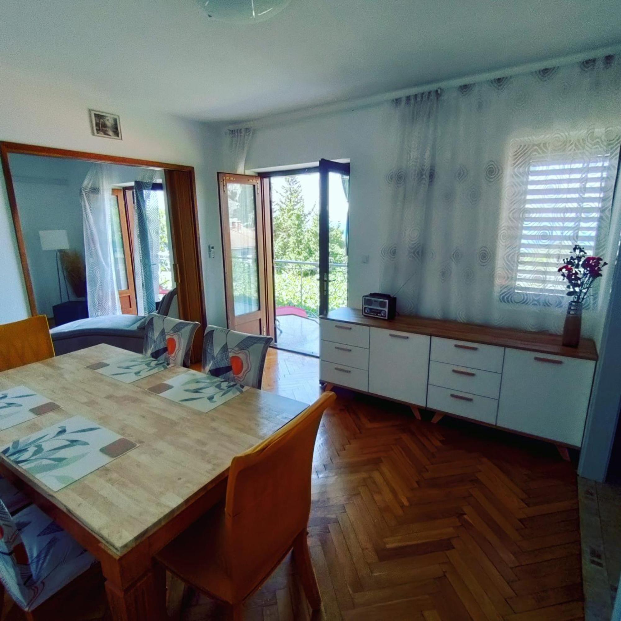 Apartment Mlija Omis Bagian luar foto