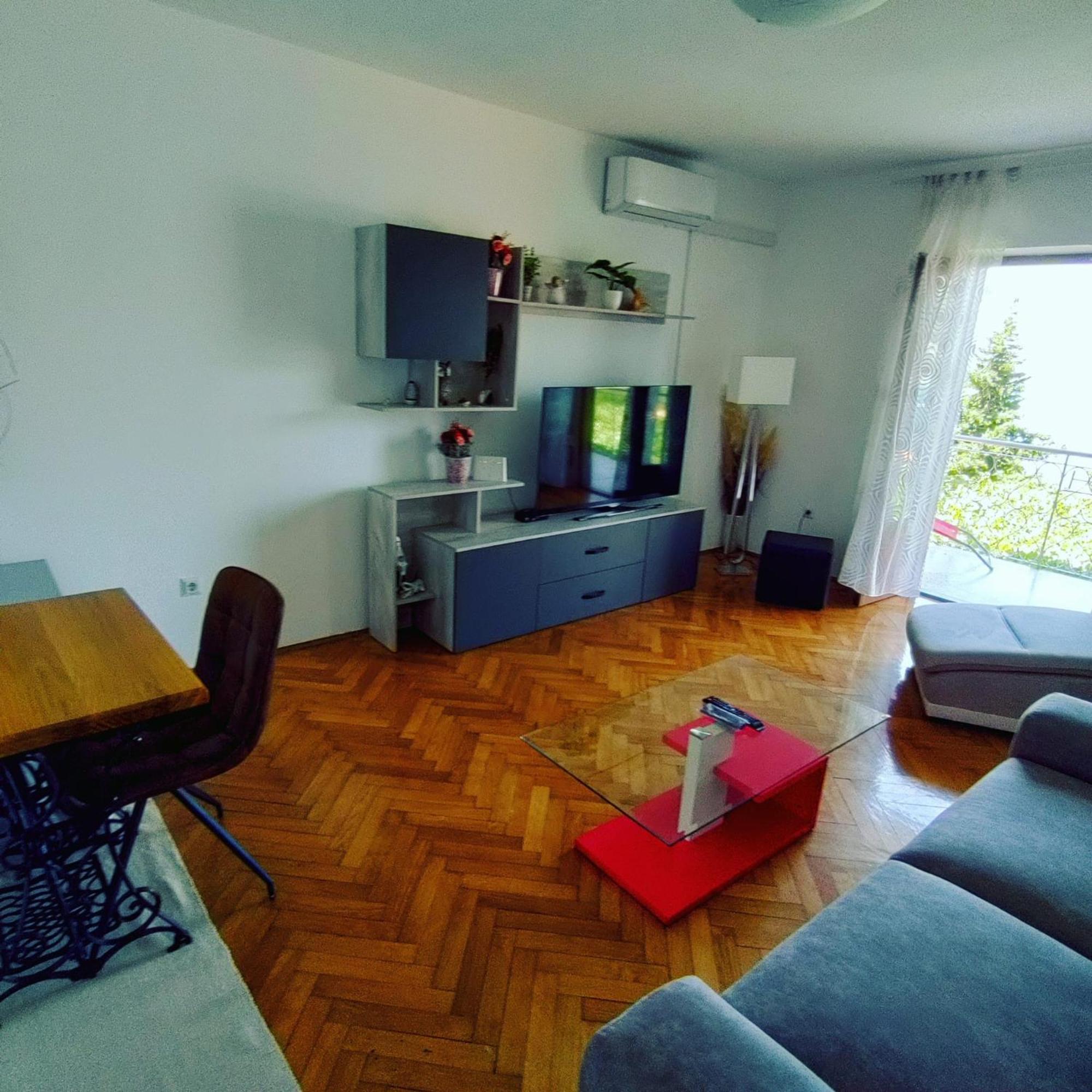 Apartment Mlija Omis Bagian luar foto